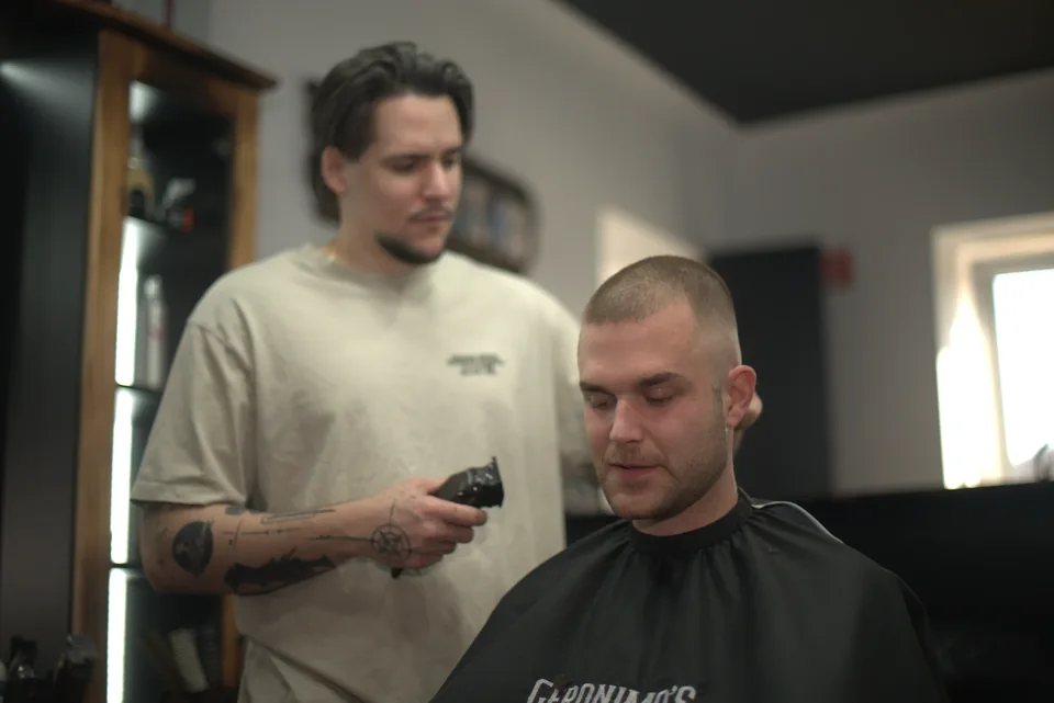 Pillanat a Geronimo’s Barber Shopból